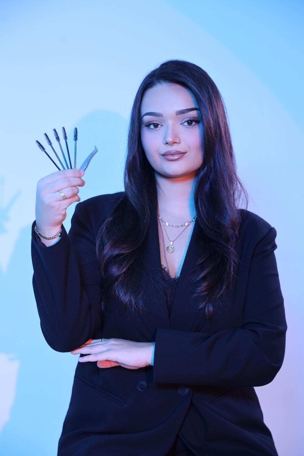 Ermoza mit Wimpern-Tools
